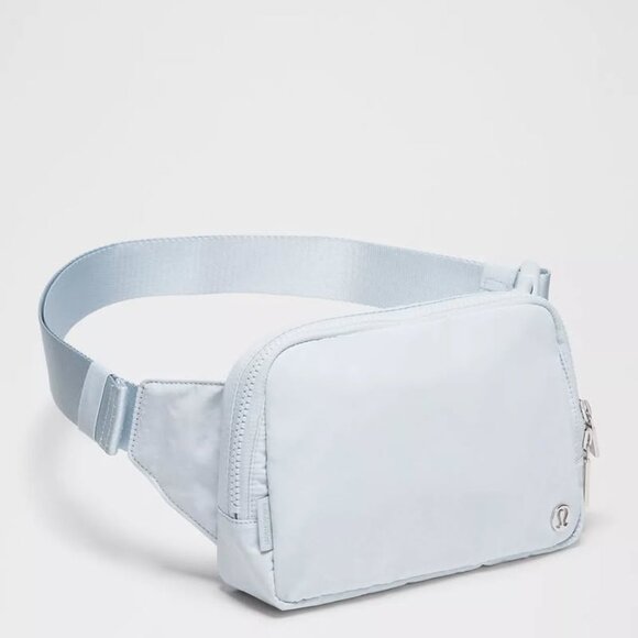 Lululemon Everywhere Belt Bag Large 2L in Starch Blue - Picture 4 of 5